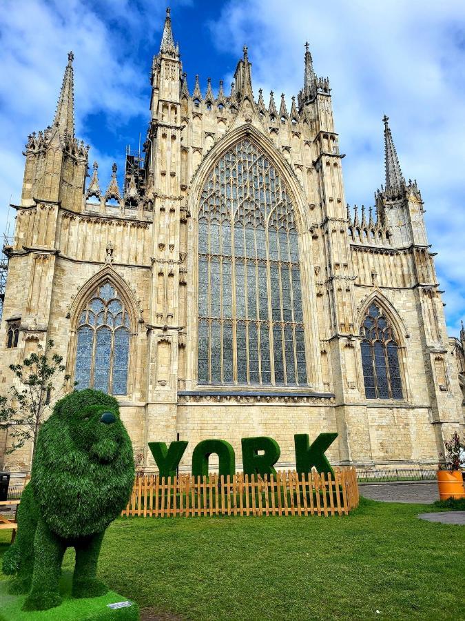 Chapter House York Bagian luar foto